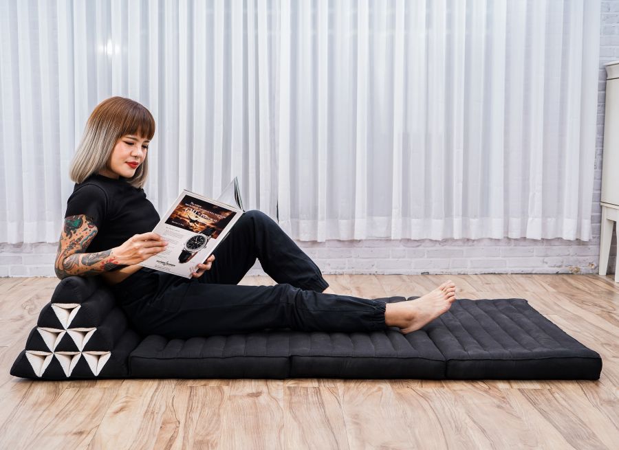 Leewadee Comfortable Japanese Floor Mattress - Thai Floor Bed With Triangle Cushion - Futon Mattress - XL Extra Wide Thai Massage Mat, 67 x 31 inches, Black, Kapok Filling