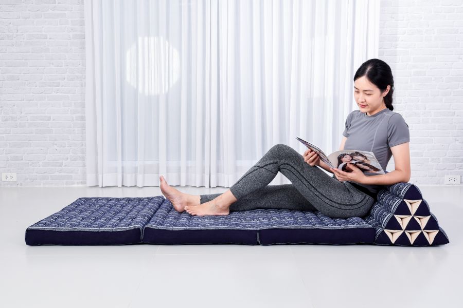 Leewadee Comfortable Japanese Floor Mattress - Thai Floor Bed With Triangle Cushion - Futon Mattress - XL Extra Wide Thai Massage Mat, 67 x 31 inches, Blue White, Kapok Filling