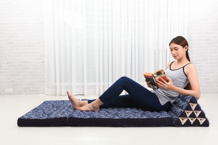 Leewadee Comfortable Japanese Floor Mattress - Thai Floor Bed With Triangle Cushion - Futon Mattress - XL Extra Wide Thai Massage Mat, 67 x 31 inches, Blue White, Kapok Filling