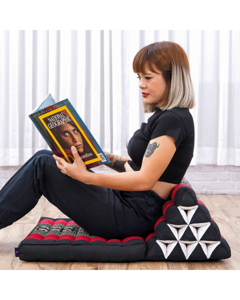 Leewadee materasso pieghevole con schienale triangolare: comodo tappetino con cuscino triangolare in kapok fatto a mano, materasso thailandese, 75 x 50 cm, Nero Rosso