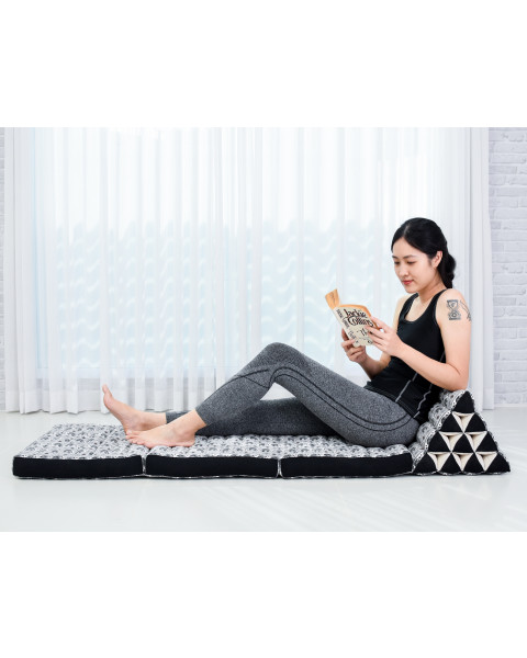 Leewadee materasso pieghevole a tre segmenti: comodo tappeto con cuscino triangolare in kapok fatto a mano, materasso thailandese, 170 x 53 cm, Nero Bianco