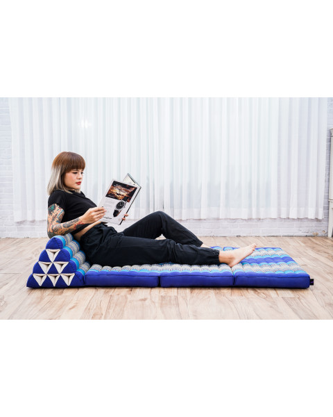 Leewadee 3-Fold Mat XXL with Triangle Cushion – Firm TV Pillow, Foldable Mattress with Cushion Made of Kapok, 67 x 31 inches, Blue