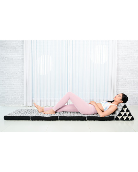 Leewadee Comfortable Japanese Floor Mattress - Thai Floor Bed With Triangle Cushion - Futon Mattress - XL Extra Long Thai Massage Mat, 225 x 50 cm, Black White, Kapok Filling