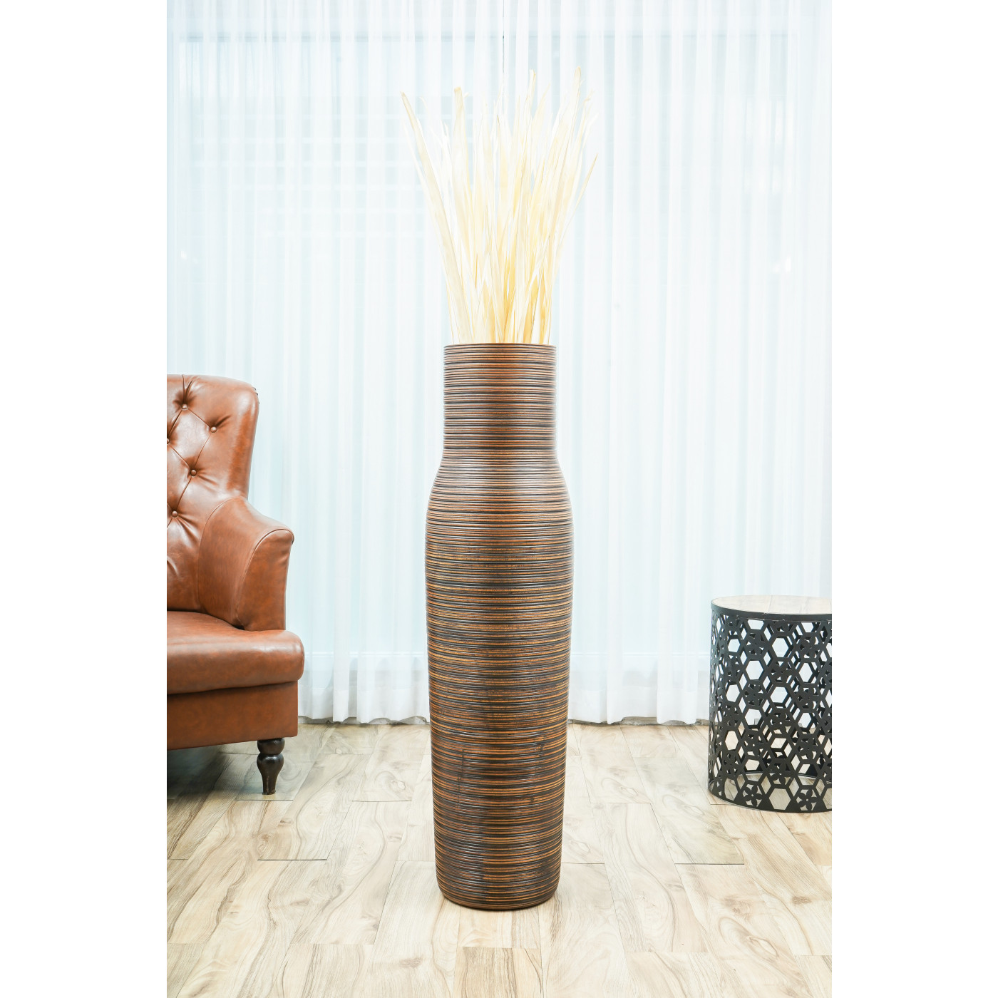 Leewadee Large Floor Vase – Handmade Flower Holder Made of Wood 