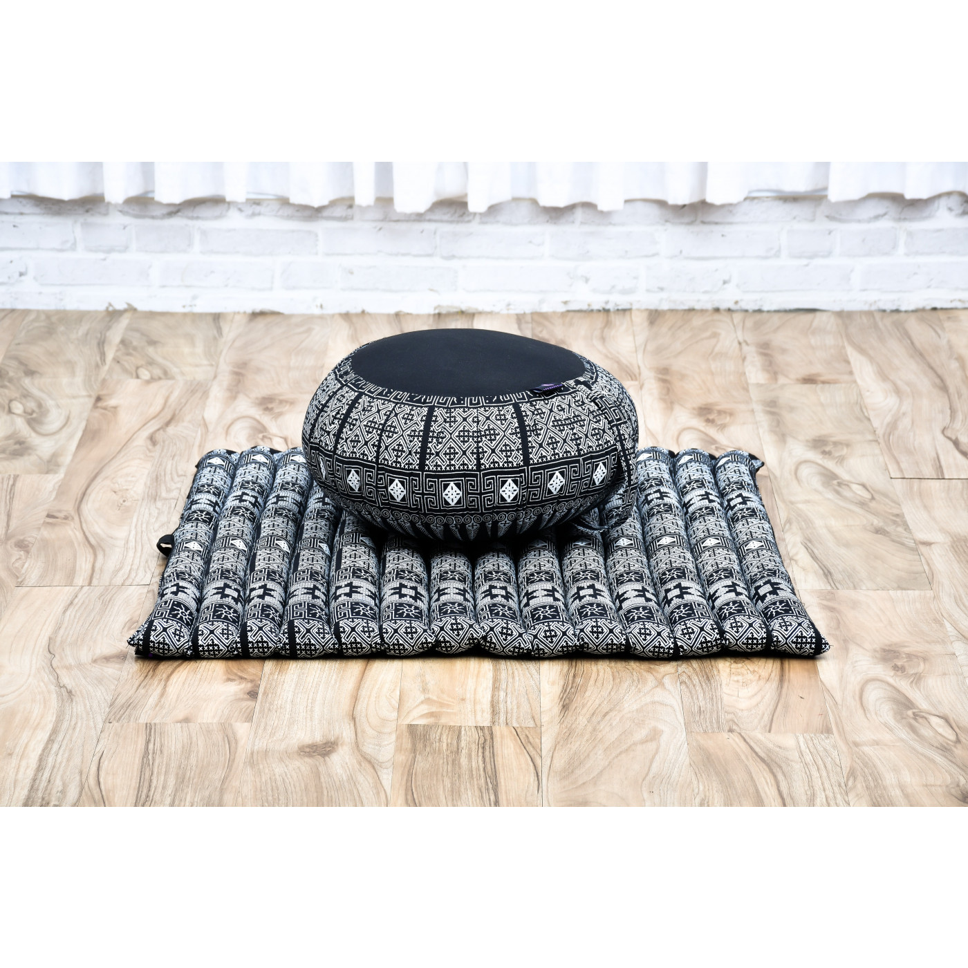 Leewadee Meditation Cushion Set – 1 Round Zafu Meditation Pillow